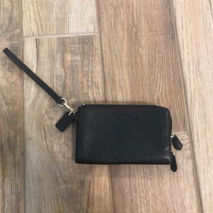 Black Coach clutch 🖤
